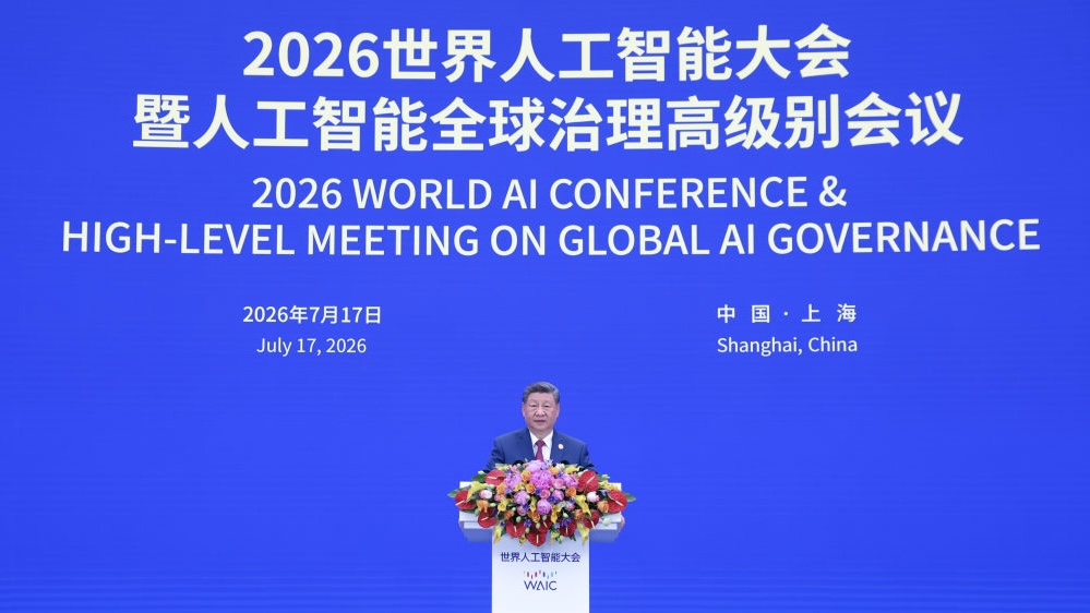 Le président chinois Xi Jinping prononce un discours lors de la cérémonie d'ouverture de la Conférence mondiale sur l'IA et de la réunion de haut niveau sur la gouvernance mondiale de l'IA 2026 à Shanghai, en Chine, le 17 juillet 2026. /Xinhua