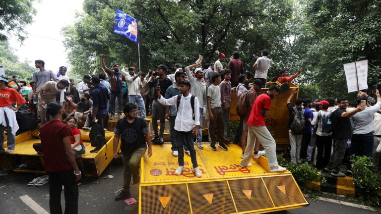 Thousands of people protest in central New Delhi