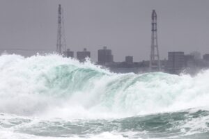 Typhoon Noul hits land, over 715 thousand evacuated and hundreds of flights canceled in China