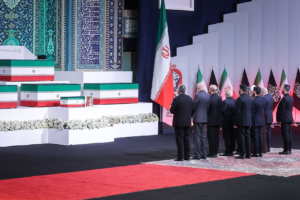 Un haut législateur chinois assiste aux funérailles du défunt guide suprême iranien