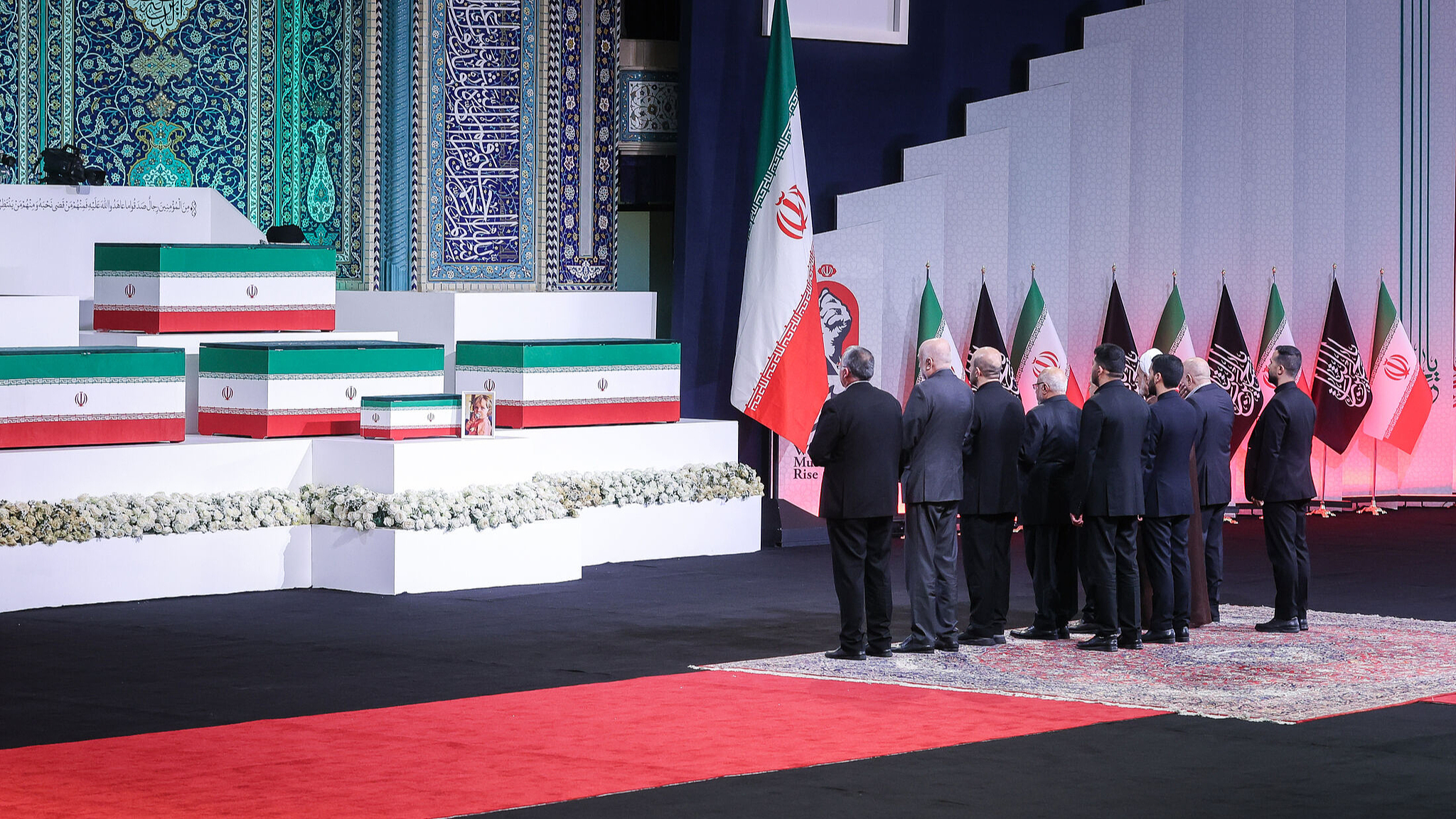 Des responsables iraniens assistent à une cérémonie d'État en l'honneur de l'ancien dirigeant iranien Ali Khamenei à la mosquée Imam Khomeini Musalla à Téhéran, Iran, le 3 juillet 2026. /VCG