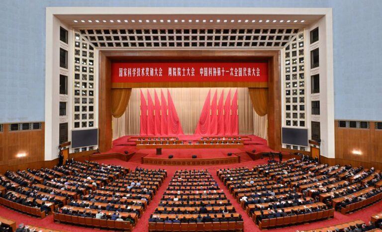 Xi remet le plus grand prix scientifique et technologique de Chine et prononce un discours important