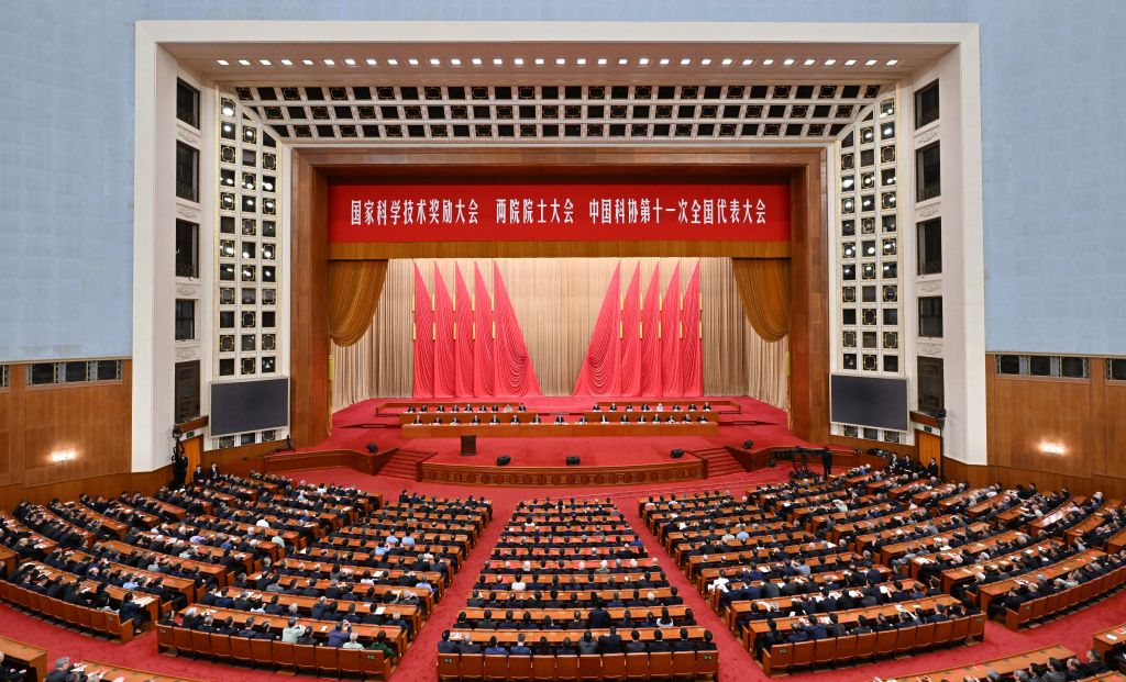 Une réunion réunissant la conférence nationale des prix scientifiques et technologiques, les assemblées générales des membres de l'Académie chinoise des sciences et de l'Académie chinoise d'ingénierie, ainsi que le 11e congrès national de l'Association chinoise pour la science et la technologie, s'est tenue à Beijing, capitale de la Chine, le 8 juillet 2026. /Xinhua