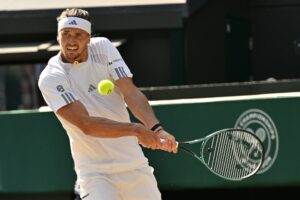 Zverev met fin à une longue défaite contre Fritz pour atteindre le dernier carré de Wimbledon