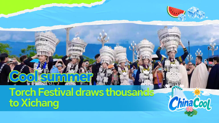 100 000 personnes se rassemblent à Xichang pour le Festival de la Torche de l'ethnie Yi
