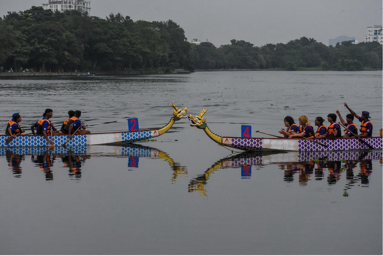 Une scène lors de la course de bateaux-dragons à Calcutta, en Inde, le 11 juillet 2026. /CFP