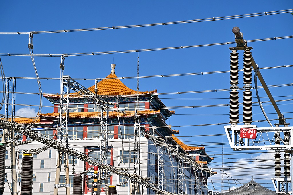 Une vue du réseau électrique de Pékin exploité par State Grid à Pékin, Chine, le 2 juin 2025. /VCG