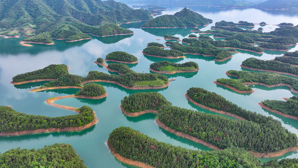 Une vue du lac Qiandao, à Hangzhou, dans la province du Zhejiang (est de la Chine), le 4 juin 2026. /VCG