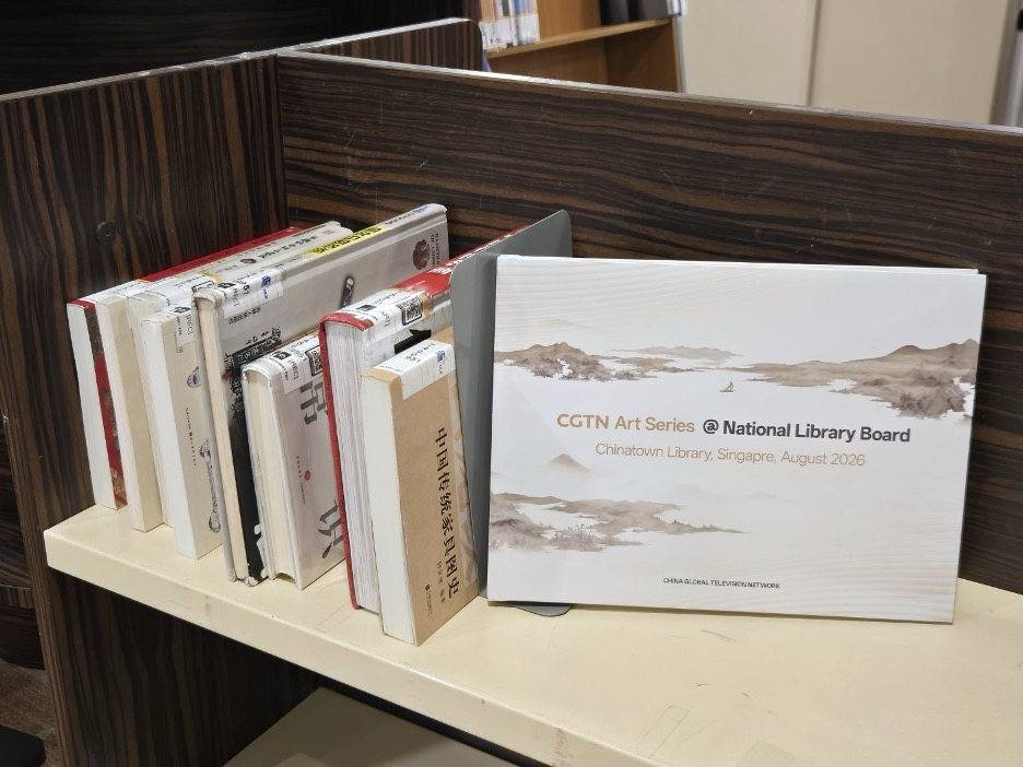 Le Conseil de la Bibliothèque nationale de Singapour a sélectionné des livres sur l'art chinois et la culture matérielle pour accompagner la vitrine. /CGTN