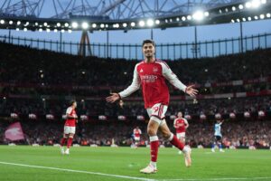 Arsenal entame la défense du titre de Premier League avec une victoire 3-0 contre Coventry