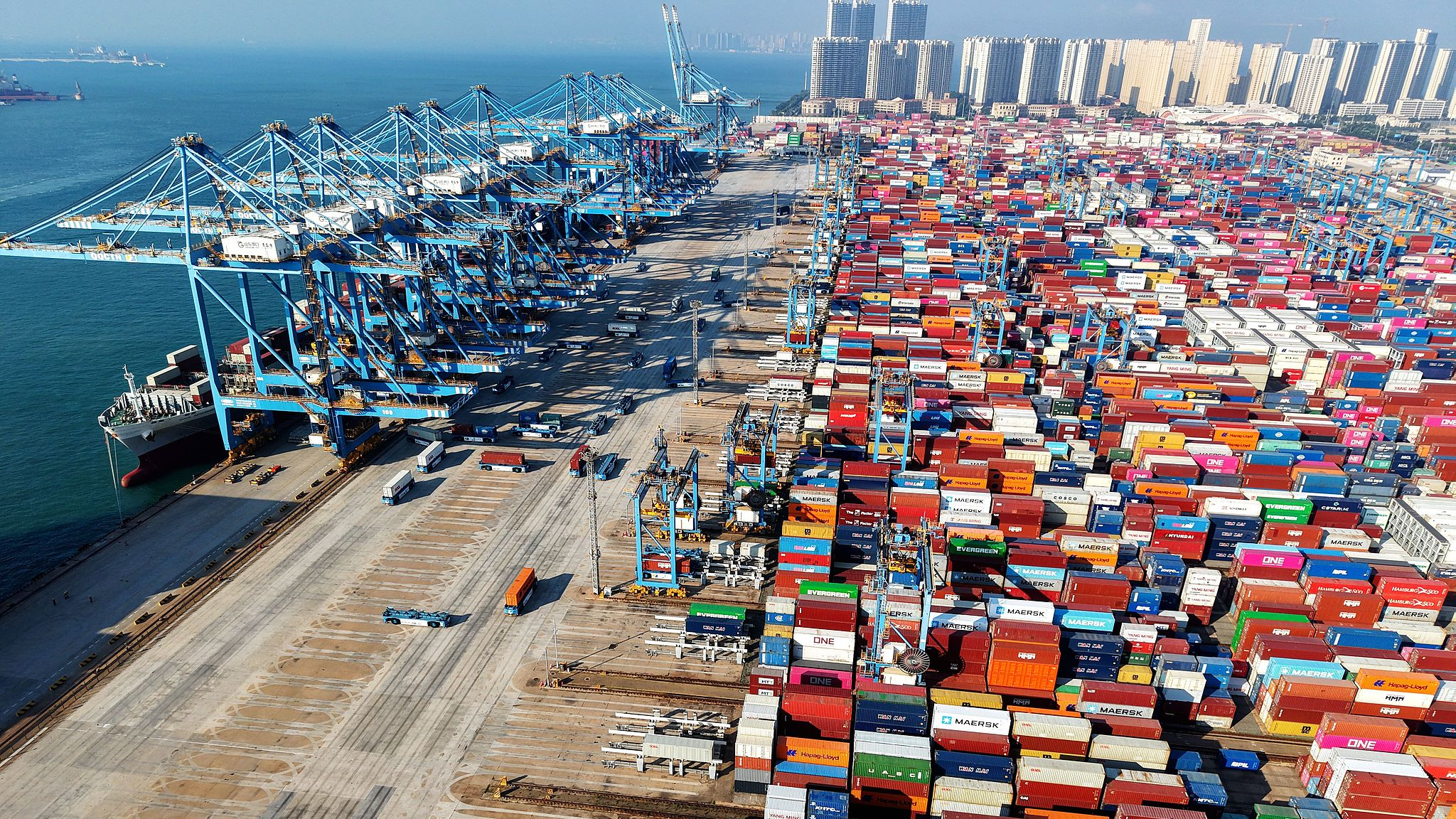 Une vue du port de Qingdao, à Qingdao, dans la province du Shandong (est de la Chine), le 30 juillet 2026. /VCG