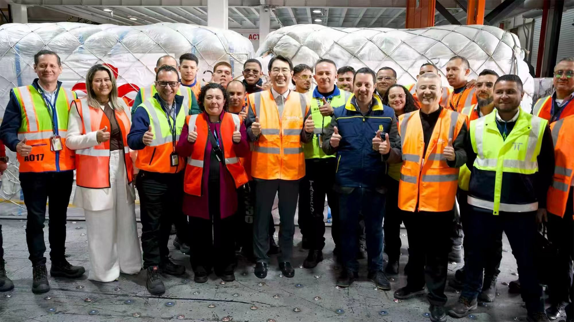 Les secours humanitaires fournis par le gouvernement chinois arrivent à l'aéroport international El Dorado de Bogota, capitale de la Colombie, le 18 août 2026. /CMG