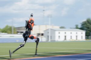 Foudre : un robot humanoïde chinois parcourt 100 m en 9,32 secondes