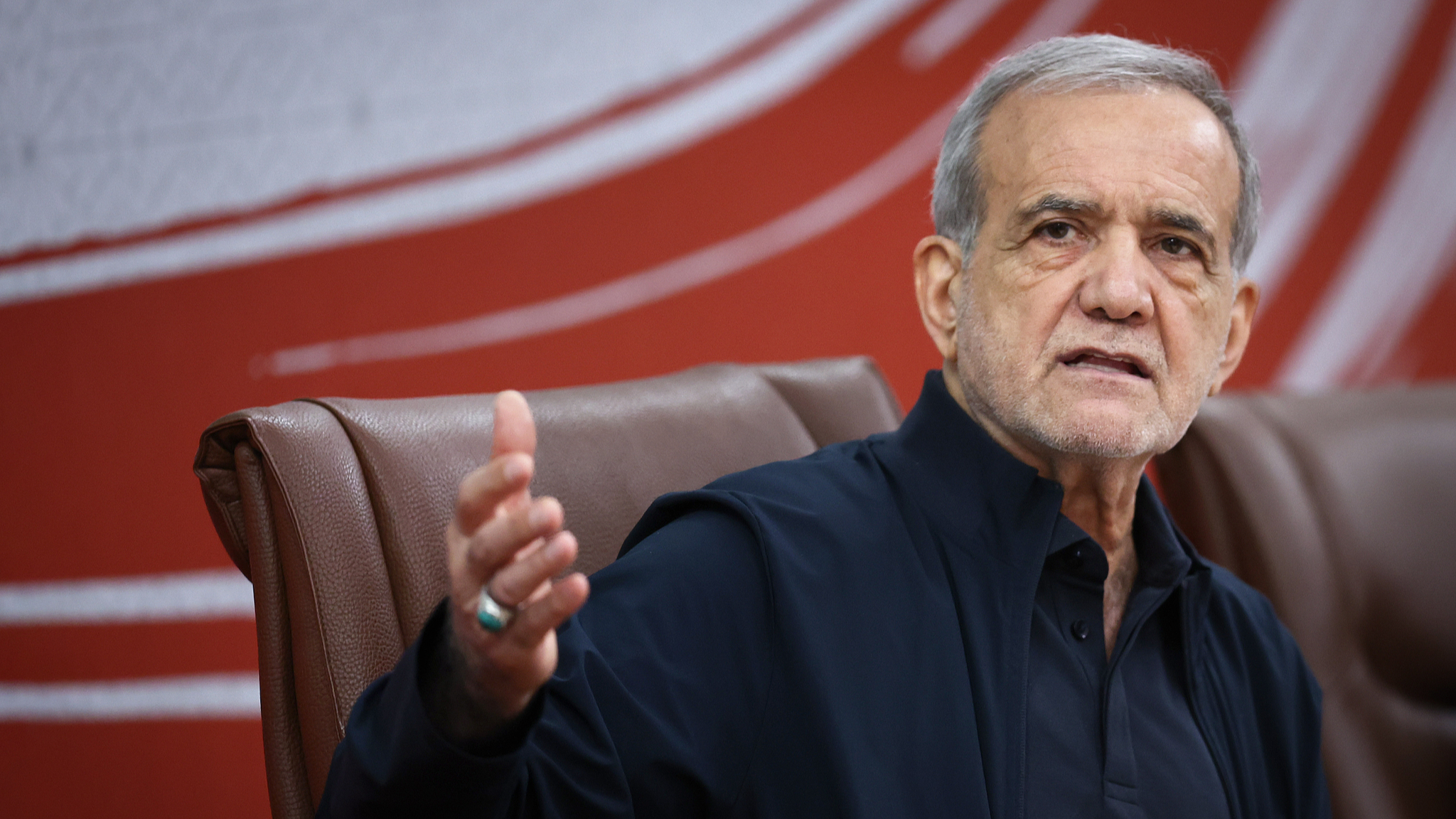 Le président iranien Masoud Pezeshkian assiste à une conférence de presse à Téhéran, Iran, le 8 août 2026. /VCG