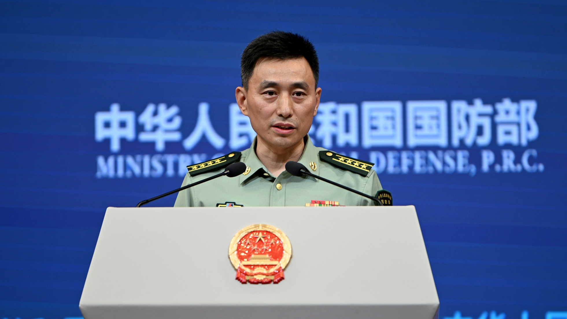 Une photo d'archive de Zhang Xiaogang, porte-parole du ministère chinois de la Défense nationale, s'exprimant lors d'un point de presse à Pékin, en Chine. /VCG