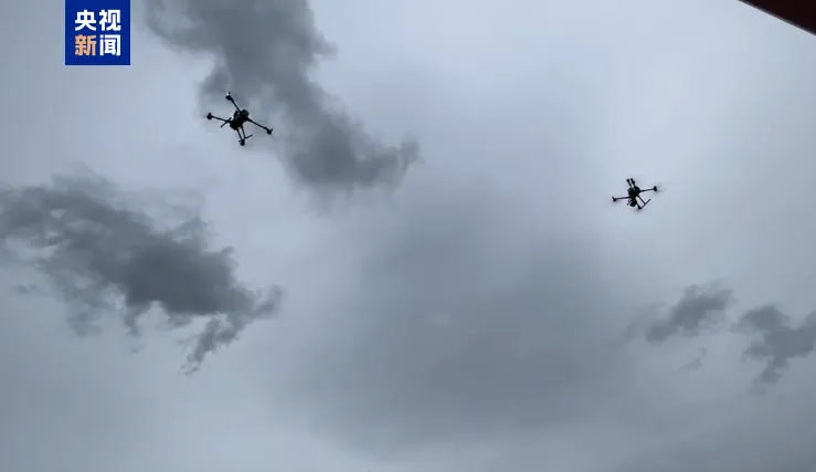Un essaim de drones est déployé pour l'observation du typhon Noul à Shenzhen, province du Guangdong, sud de la Chine, le 26 juillet 2026. /China Media Group