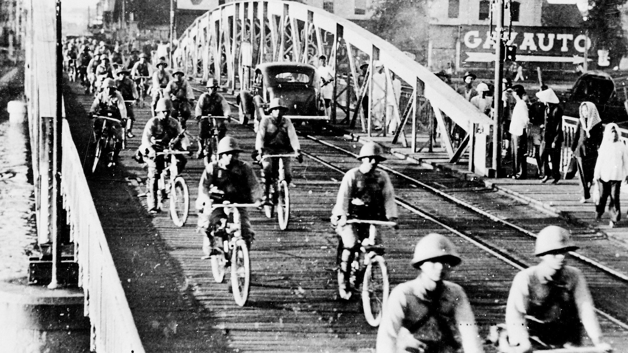 Une photo d'archives des troupes japonaises entrant à Saigon, au Vietnam, pendant la Seconde Guerre mondiale, le 15 septembre 1941. /CFP