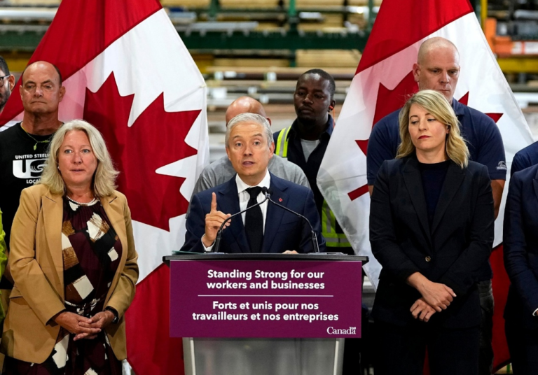 Le ministre canadien des Finances, François-Philippe Champagne, s'exprime lors d'une conférence de presse sur la réponse d'Ottawa aux tarifs américains à Ottawa, Canada, le 25 août 2026. /VCG