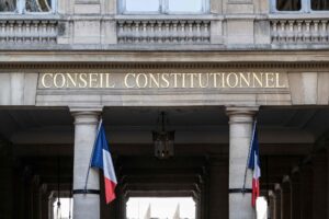 Le Conseil constitutionnel français annule l’interdiction des réseaux sociaux pour les enfants
