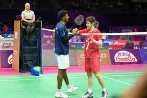 Le champion en titre Shi stupéfait par Shetty lors de l&rsquo;ouverture des Championnats du monde