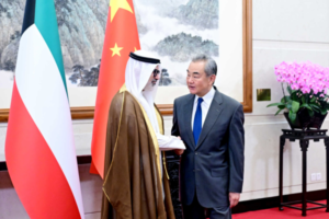 Le ministre chinois des Affaires étrangères appelle les parties du Moyen-Orient et du Golfe à reprendre le dialogue