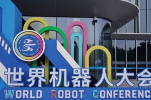 Les robots se rapprochent de leurs partenaires du monde réel lors de la World Robot Conference