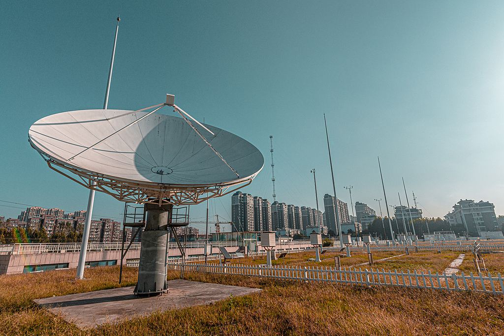 Une antenne radar dans une station de réception au sol du satellite météorologique Fengyun-4 à Nanjing, province du Jiangsu, Chine. /VCG