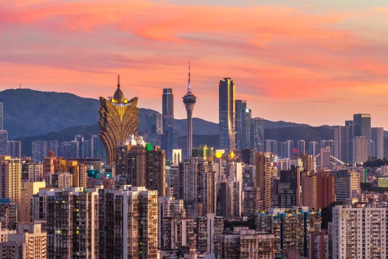 Des bâtiments emblématiques de la Région administrative spéciale de Macao et de Hengqin sont vus ensemble, le 3 septembre 2025. /CFP