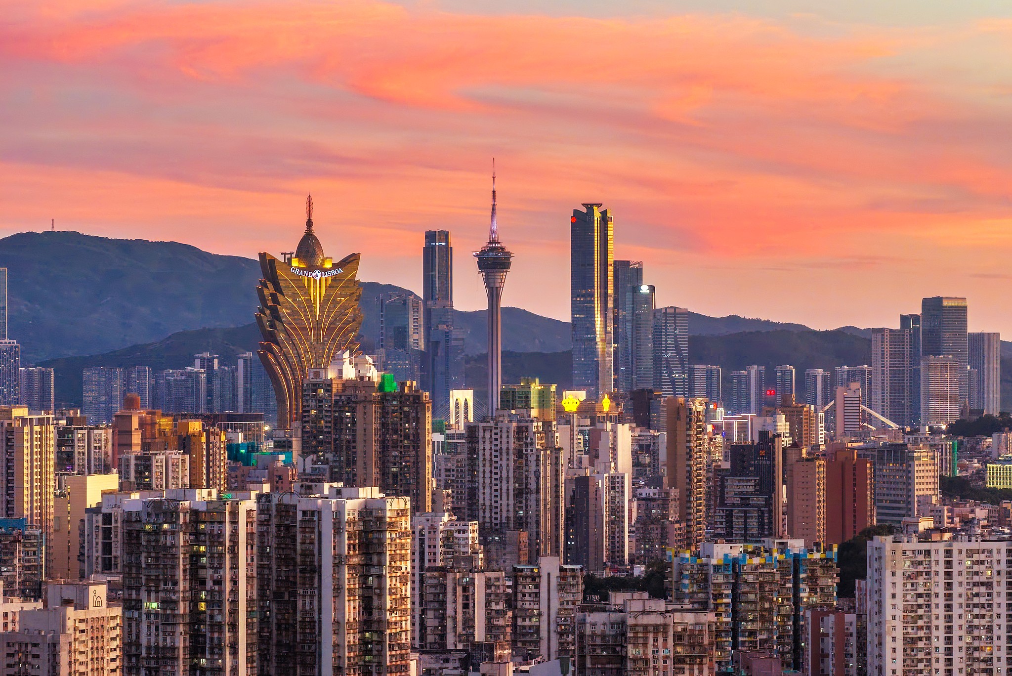 Des bâtiments emblématiques de la Région administrative spéciale de Macao et de Hengqin sont vus ensemble, le 3 septembre 2025. /CFP