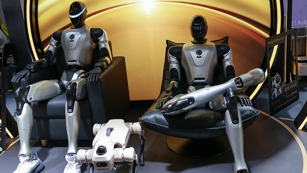 Les robots humanoïdes MagicBot X1 de MagicLab présentés à la conférence WAIC 2026 à Shanghai, en Chine, le 20 juillet 2026. /VCG