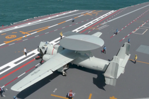 Pourquoi les équipages de pont des porte-avions chinois portent des gilets de couleurs différentes