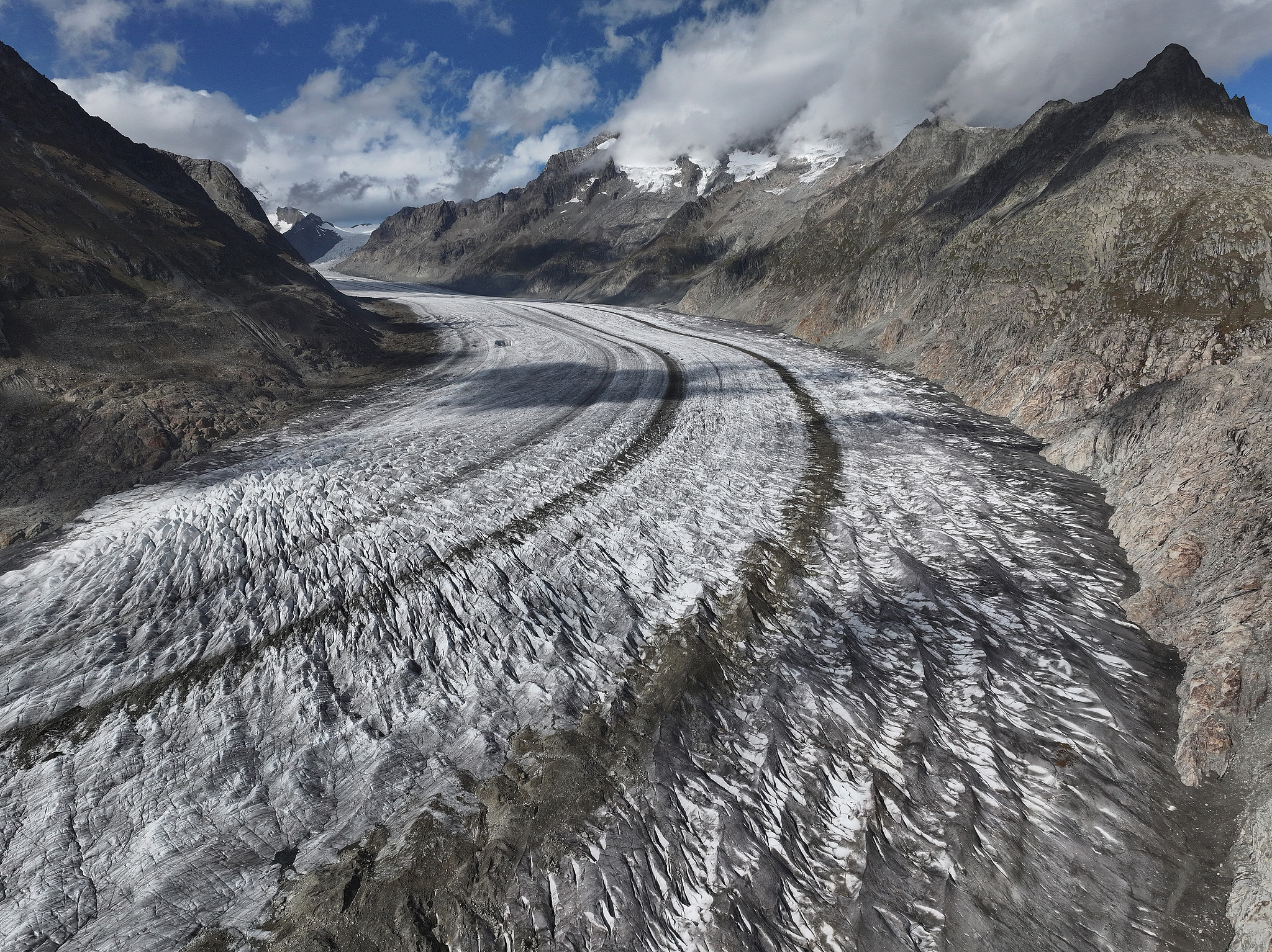 Le glacier d'Aletsch descend près de Bettmeralp, en Suisse, le 14 septembre 2025. /VCG