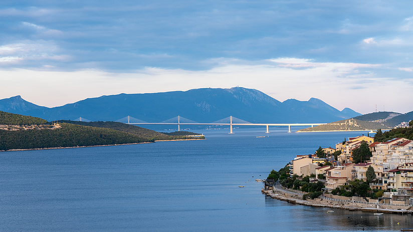 Une vue du pont de Peljesac, construit par une entreprise chinoise, reliant le continent croate à la péninsule de Pelješac, en Bosnie-Herzégovine, le 15 octobre 2025. /VCG
