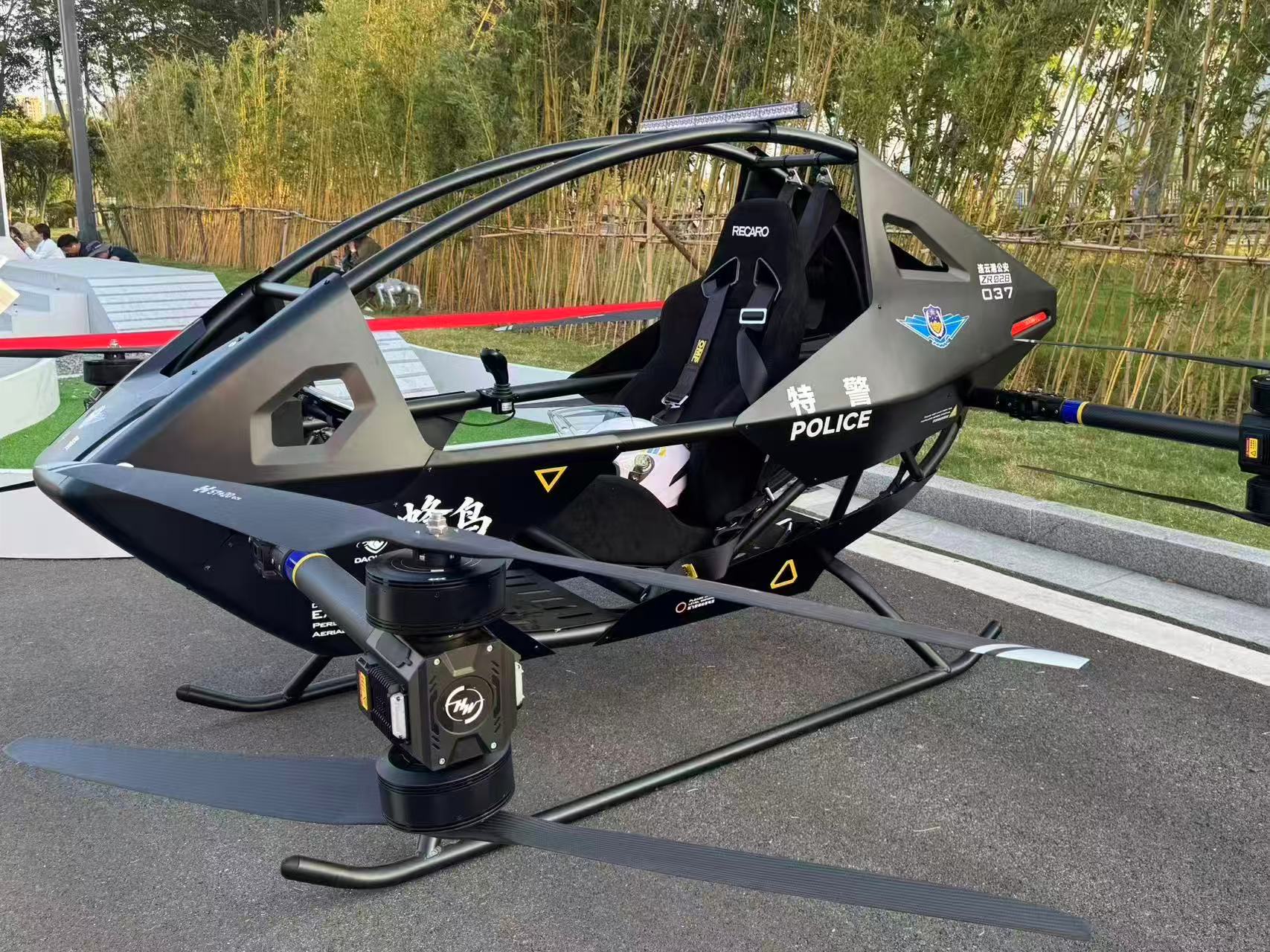 Un avion ultraléger piloté est exposé à l'exposition sur les technologies et les équipements de sécurité publique à Lianyungang, province du Jiangsu, Chine, le 8 septembre 2026. Peng Yuhan/CGTN