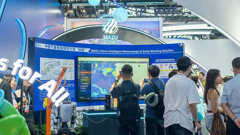 Un stand d'exposition présente la plateforme d'alerte météorologique précoce MAZU AI lors de la Conférence mondiale sur l'IA 2026 à Shanghai, en Chine, le 18 juillet 2026. /CFP