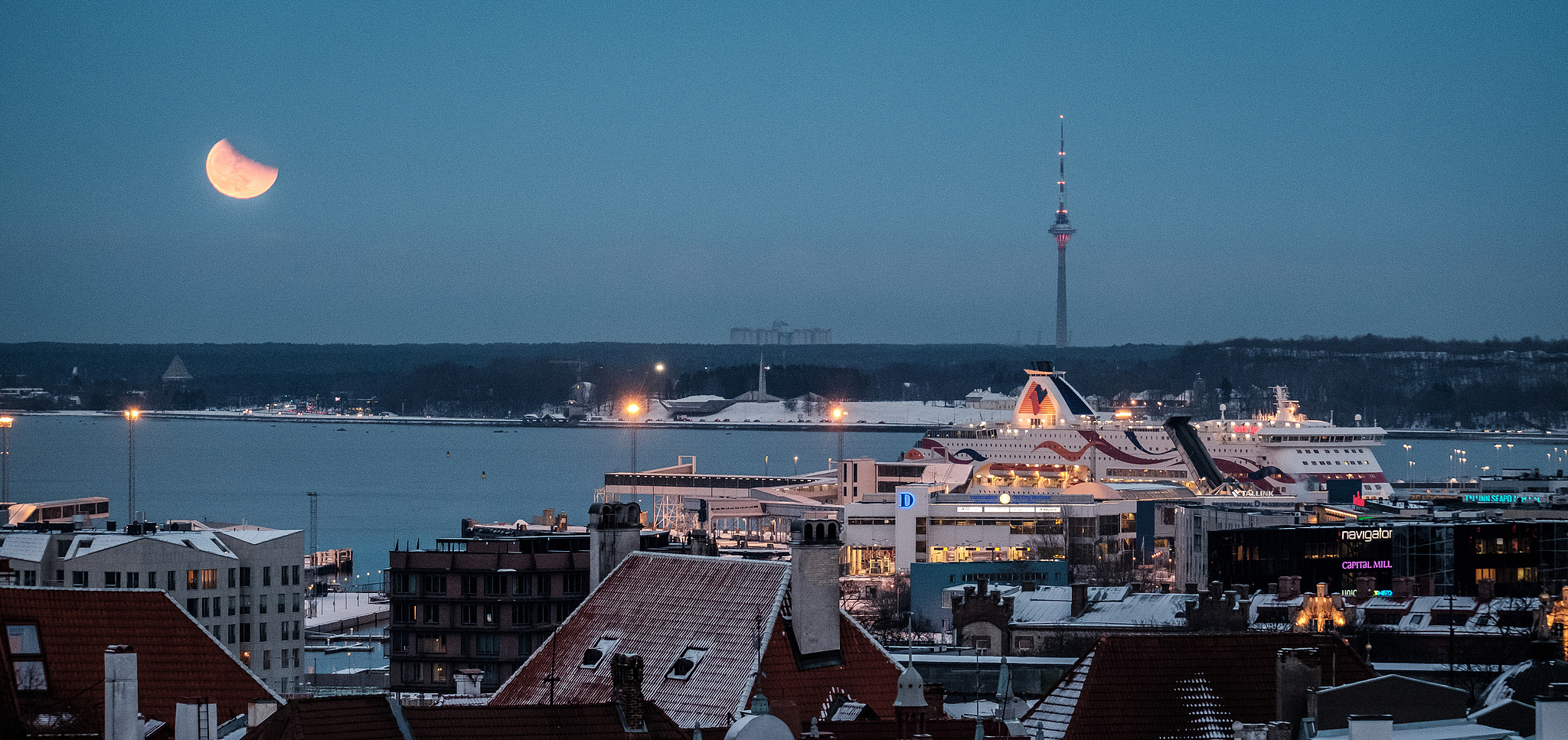 Une photo d'une éclipse lunaire à Tallinn, Estonie, 2018. /VCG 
