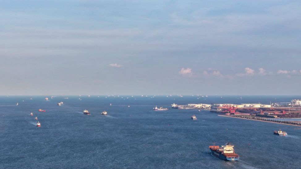 Le canal principal du port de Tianjin, à Tianjin, dans le nord de la Chine, le 18 septembre 2026. Tianjin est une plaque tournante terre-mer importante pour la coopération dans le cadre de la Ceinture et de la Route. /Xinhua