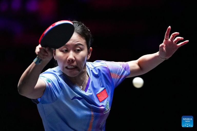 La Chinoise Chen Xingtong frappe un tir contre l'Égyptienne Hana Goda lors d'un match simple féminin en huitièmes de finale du WTT Champions Macao, dans la RAS chinoise (région administrative spéciale) de Macao, le 11 septembre 2026. /Xinhua
