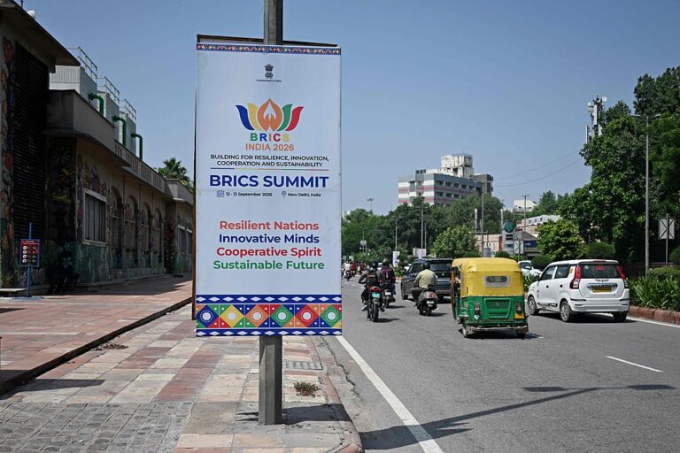 Un panneau publicitaire exposé avant le sommet des BRICS à New Delhi, en Inde, le 9 septembre 2026. /VCG