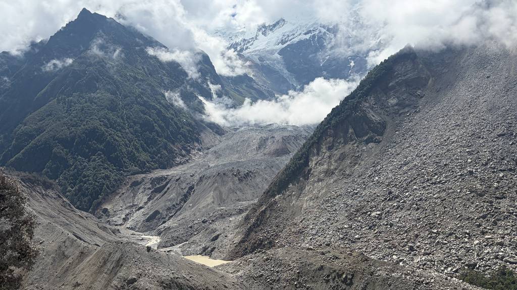 Le lac barrière près du port de Gyirong, dans la région autonome de Xizang, dans le sud-ouest de la Chine, le 28 août 2026. Gong Ming/CGTN