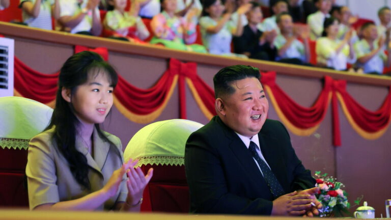 Intelligence Seoul, Kim's daughter has a younger brother or sister
                  
