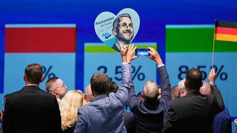 Les membres du parti célèbrent après les premiers résultats d'un parti électoral de l'Alternative pour l'Allemagne après les élections régionales de Saxe-Anhalt à Magdebourg, dans l'est de l'Allemagne, le 6 septembre 2026. /VCG