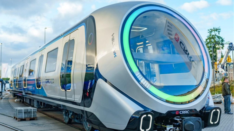 La Chine dévoile un métro intelligent de nouvelle génération lors du 15e salon des technologies ferroviaires InnoTrans à Berlin, en Allemagne. /CMG
