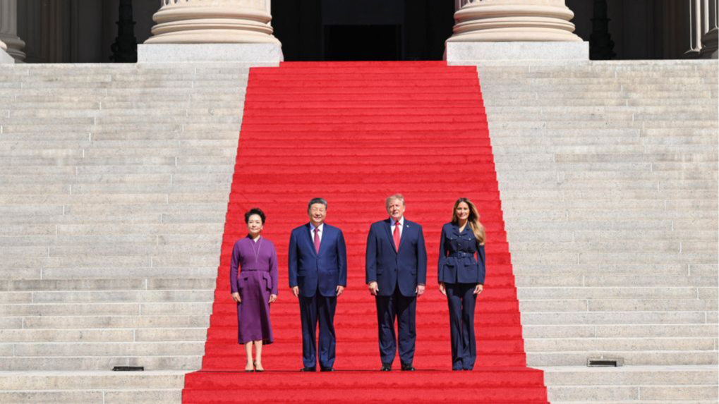 Le président chinois Xi Jinping et son épouse Peng Liyuan visitent les Archives nationales des États-Unis, accompagnés du président américain Donald Trump et de son épouse Melania Trump, à Washington, DC, aux États-Unis, le 25 septembre 2026. /Xinhua