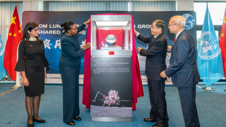 La Chine fait don d&rsquo;un échantillon de la face cachée de la Lune à l&rsquo;ONU