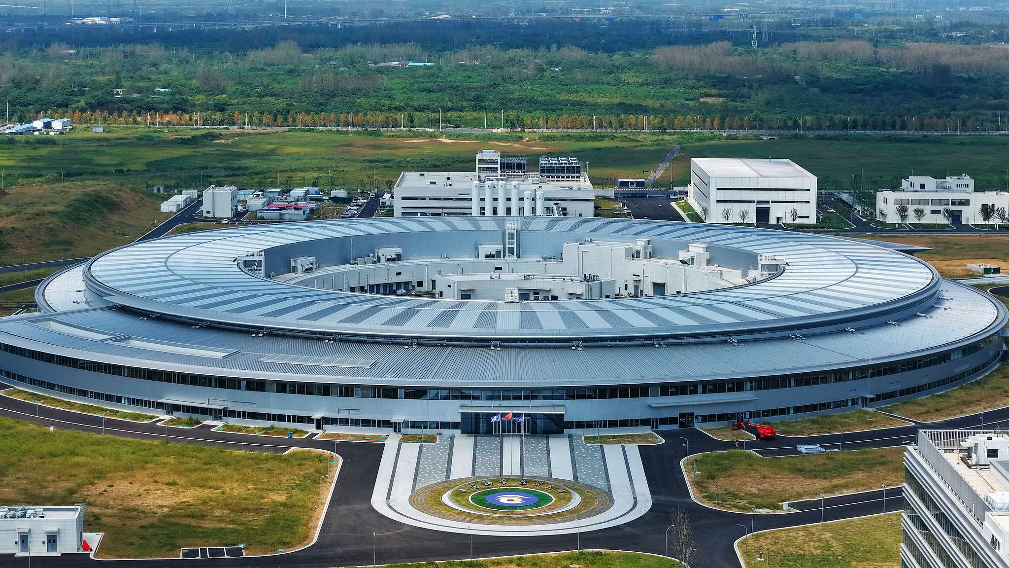 Une photo aérienne d'un drone montre l'installation d'éclairage avancée de Hefei (HALF) en construction à Hefei, dans la province de l'Anhui (est de la Chine), le 13 septembre 2026. /VCG