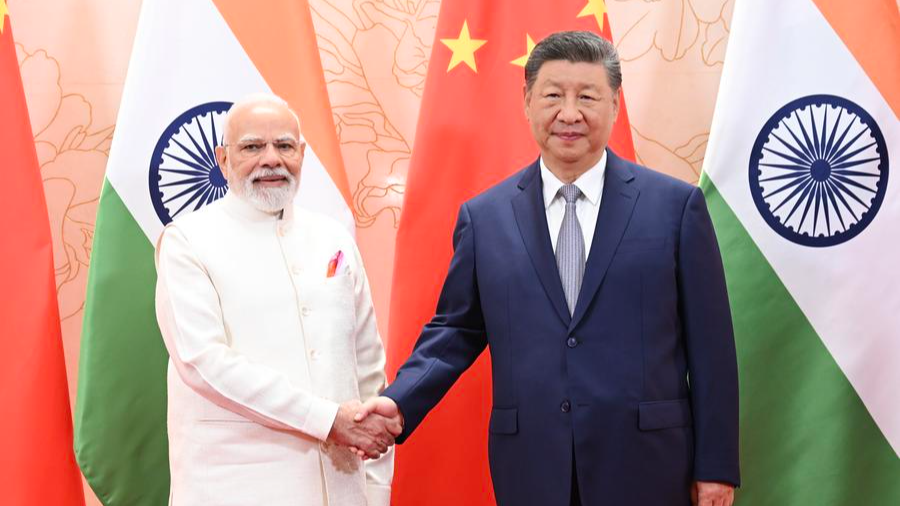 Le président chinois Xi Jinping (à droite) rencontre le Premier ministre indien Narendra Modi à Tianjin, dans le nord de la Chine, le 31 août 2025. /Xinhua