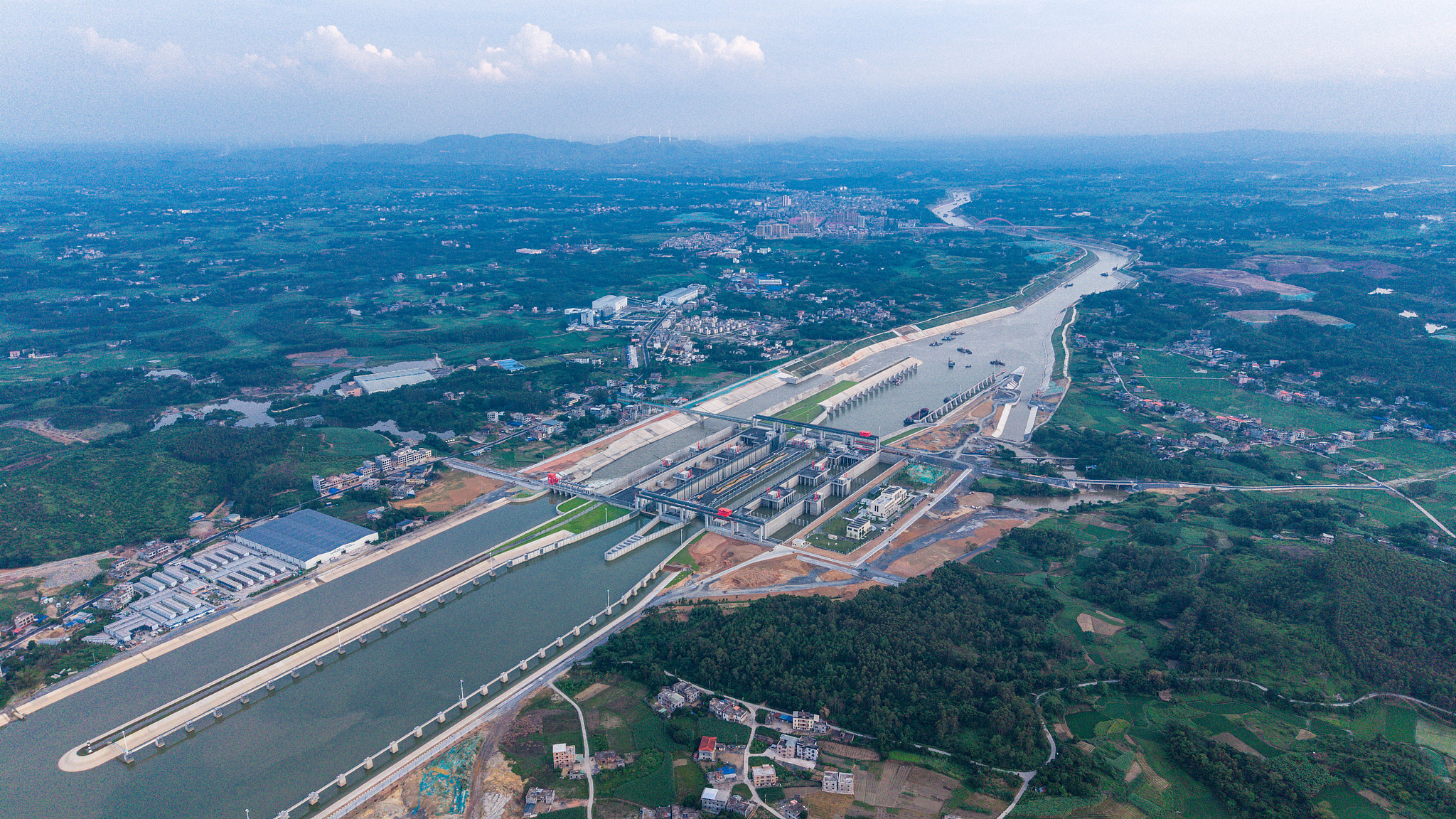 Le carrefour Qishi du canal Pinglu dans le comté de Lingshan, dans la région autonome Zhuang du Guangxi (sud de la Chine), le 15 août 2026. /VCG