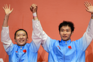 Le chinois Wei & Jiang réfléchit à sa médaille d&rsquo;or en badminton aux Jeux asiatiques