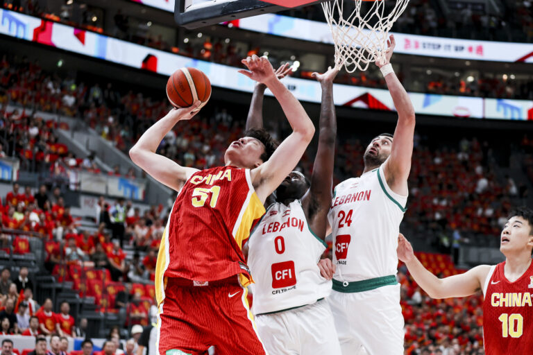 Le lay-up de Yang Hansen permet à la Chine de battre le Liban lors des qualifications pour la Coupe du monde